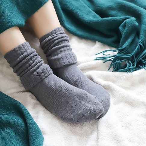 靴下をはいた人